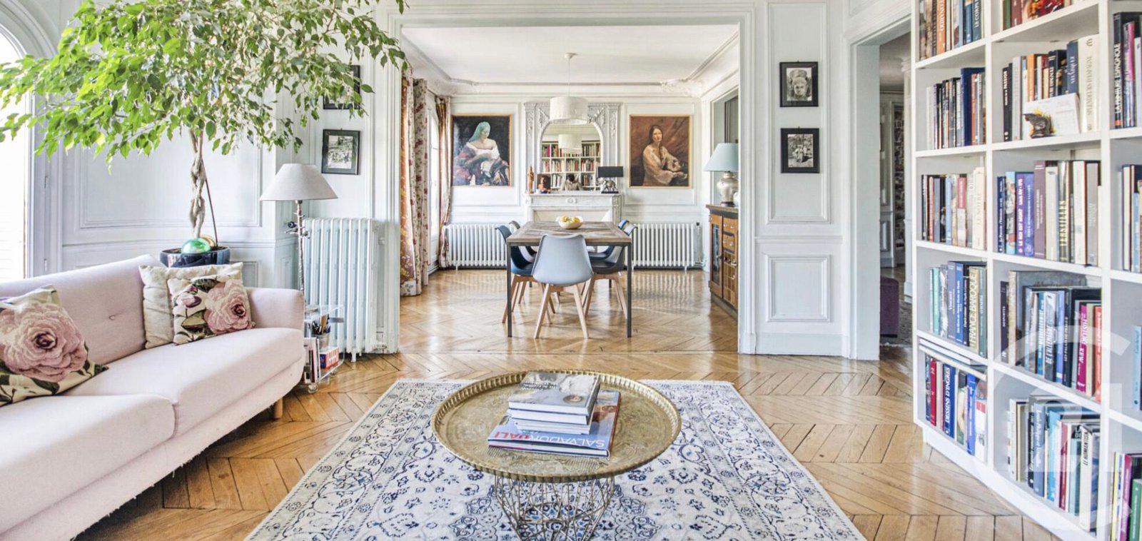 Séjour d'un appartement haussmannien à Paris 2e arrondissement