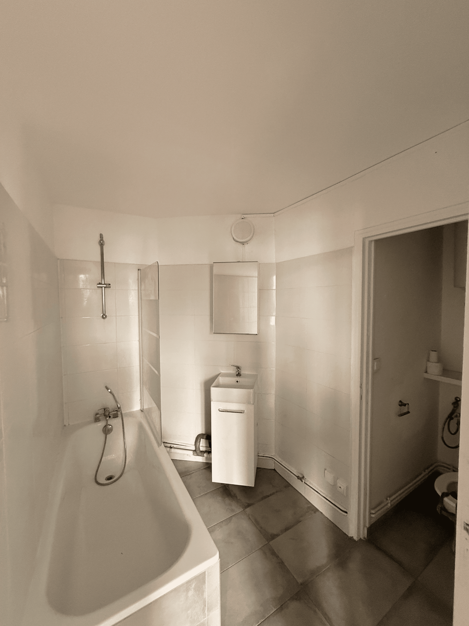 Salle de bain avant travaux — Villiers-sur-Marne